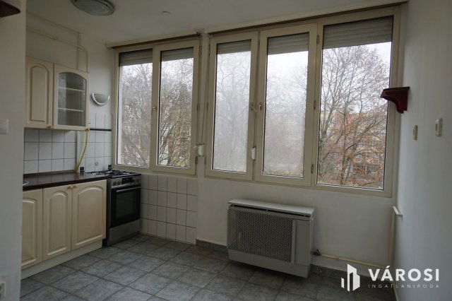 Eladó panellakás, Vácon 51 M Ft, 2 szobás / költözzbe.hu