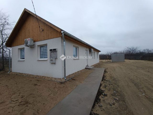 Eladó családi ház, Tápiószentmártonon 50 M Ft, 4 szobás