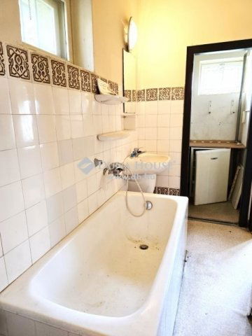 Eladó családi ház, Pécsett 129.9 M Ft, 5 szobás