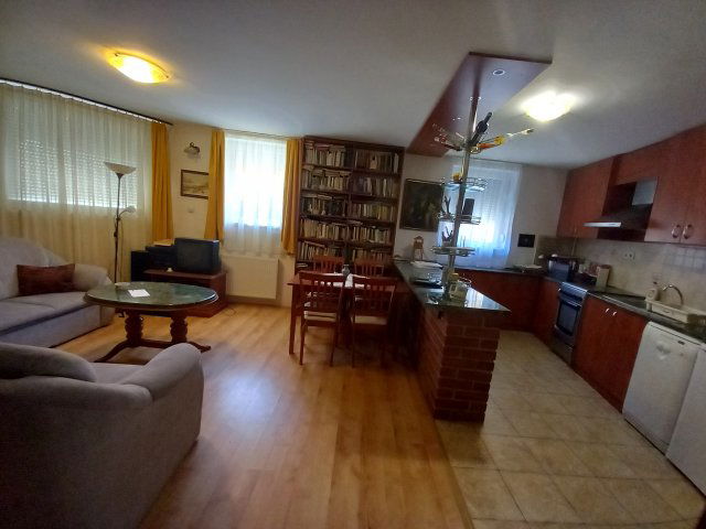 Kiadó téglalakás, albérlet, Pécsett, Könyök utcában