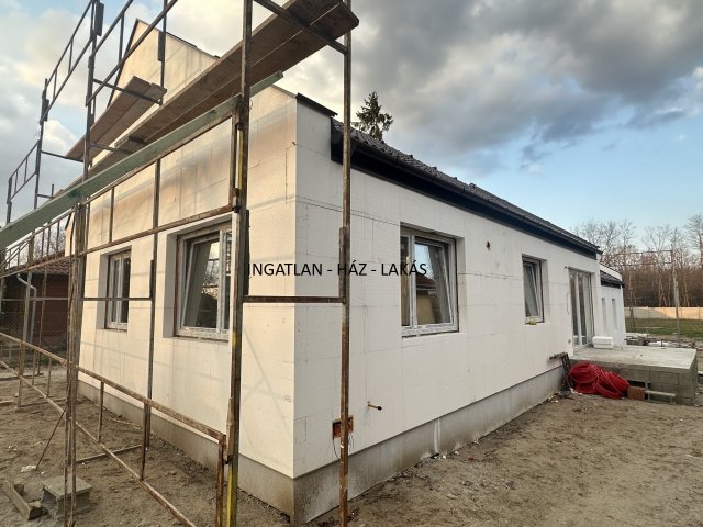 Eladó ikerház, Veresegyházon 110 M Ft, 4 szobás