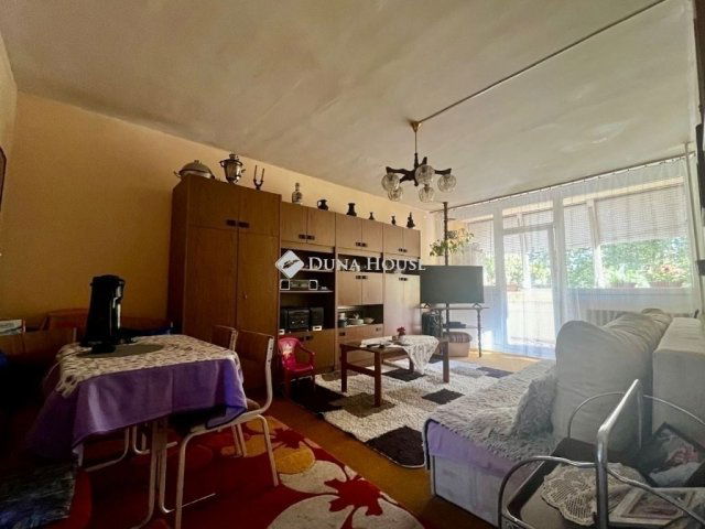 Eladó panellakás, Pécsett 40.49 M Ft, 2 szobás