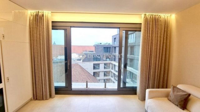 Eladó téglalakás, Budapesten, V. kerületben 205 M Ft, 1 szobás