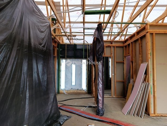 Eladó családi ház, Deszken 124.9 M Ft, 4 szobás