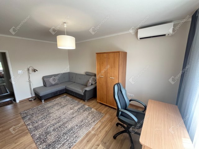 Kiadó panellakás, albérlet, Debrecenben 300 E Ft / hó, 4 szobás