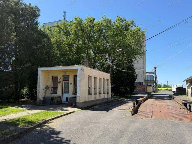 Eladó családi ház, Kisvárdán 993.075 M Ft