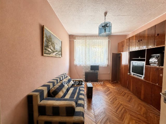 Eladó családi ház, Újszászon 26.9 M Ft, 3+1 szobás