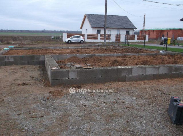 Eladó családi ház, Atkáron 75 M Ft, 3 szobás