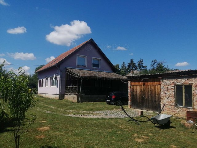 Eladó családi ház, Karádon 41.86 M Ft, 6 szobás