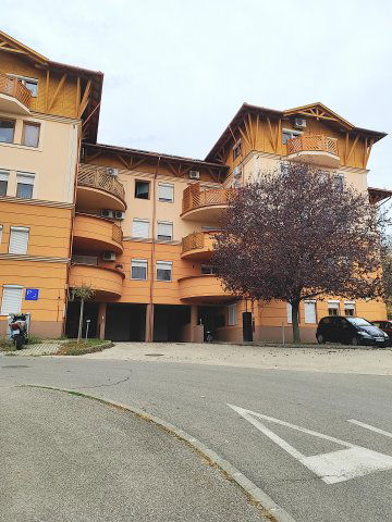 Eladó téglalakás, Szekszárdon 34 M Ft, 2 szobás