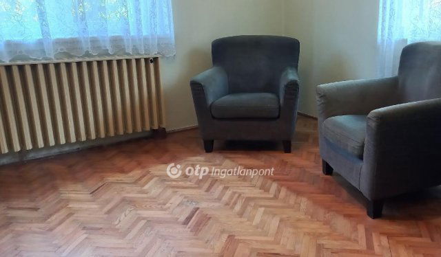 Eladó családi ház, Jászkisérén 12 M Ft, 2 szobás
