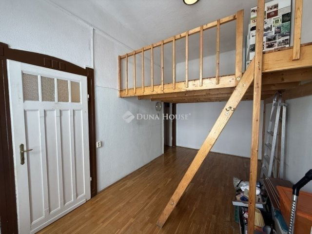 Eladó téglalakás, Budapesten, VI. kerületben 94.9 M Ft, 2 szobás