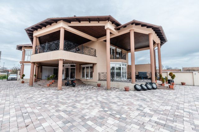 Eladó családi ház, Szolnokon 199 M Ft, 7 szobás