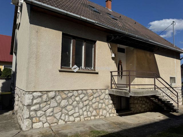 Eladó családi ház, Bonyhádon 56 M Ft, 4 szobás