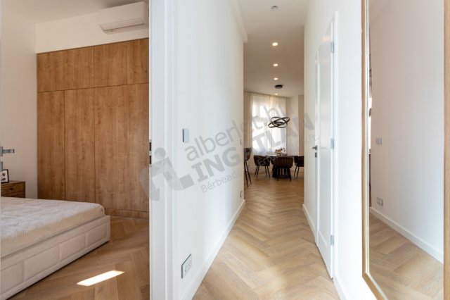 Eladó téglalakás, Budapesten, V. kerületben, Papnövelde utcában