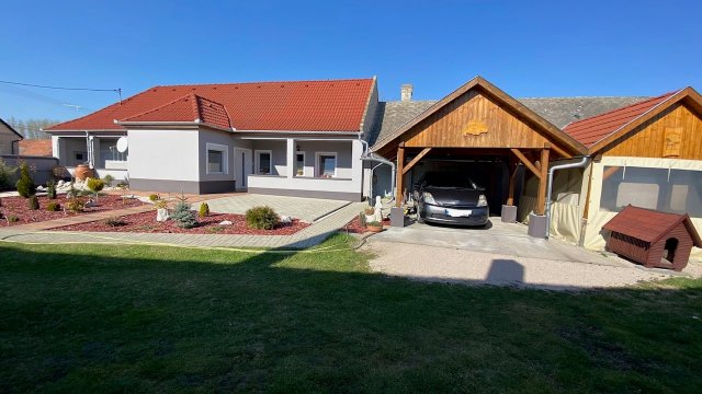 Eladó családi ház, Dunapatajon, Árpád utcában 43.7 M Ft