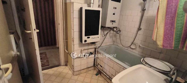 Eladó téglalakás, Békésen 21 M Ft, 1+2 szobás