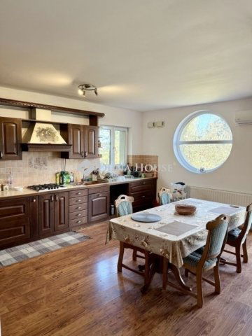 Eladó családi ház, Csomádon 147 M Ft, 4 szobás