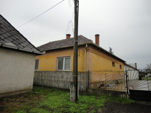 Eladó családi ház, Tiszalökön, Honvéd utcában 15 M Ft