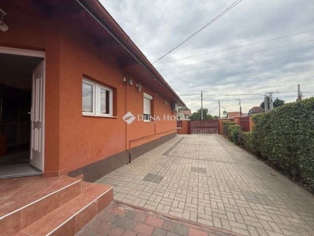 Eladó családi ház, Vecsésen 89.9 M Ft, 3 szobás