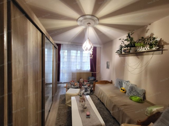 Eladó panellakás, Győrött 49.9 M Ft, 2 szobás