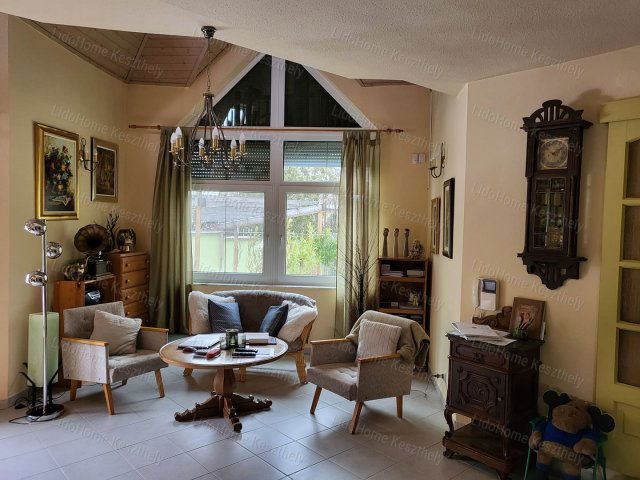 Eladó családi ház, Hévízen 205 M Ft, 5 szobás