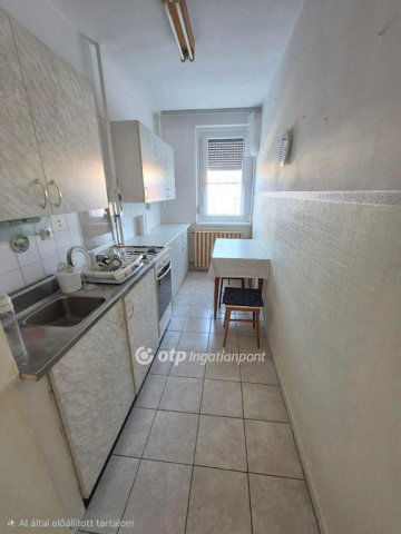 Eladó panellakás, Pápán 36.99 M Ft, 2 szobás