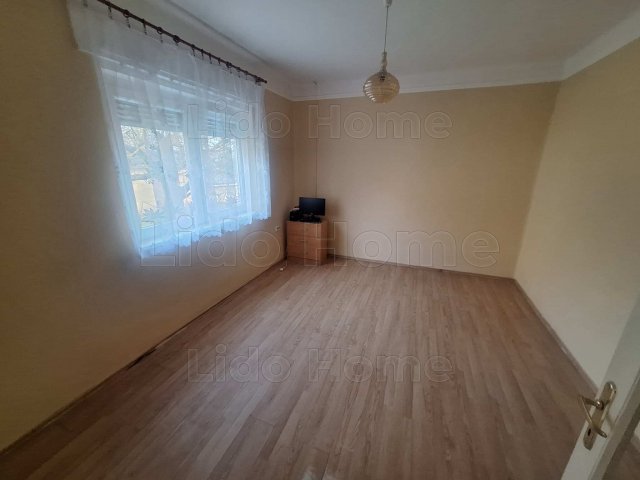 Eladó családi ház, Batéban 34.9 M Ft, 4 szobás