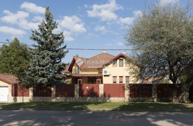 Eladó családi ház, Gödön 225 M Ft, 7 szobás