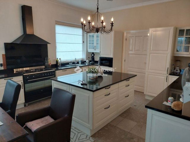 Eladó mezogazdasagi ingatlan, Csemőn 129 M Ft, 5 szobás