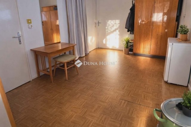 Eladó nyaraló, Lakitelken 22.5 M Ft, 2 szobás