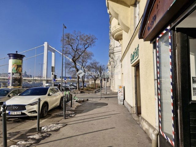 Kiadó üzlethelyiség, Budapesten, V. kerületben 838 E Ft / hó