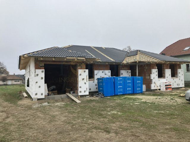 Eladó családi ház, Szigetszentmiklóson 129 M Ft, 5 szobás