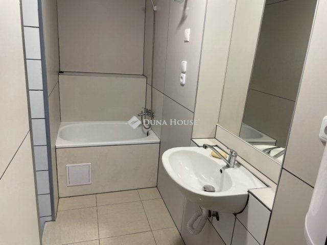 Eladó téglalakás, Budapesten, XVIII. kerületben 32 M Ft