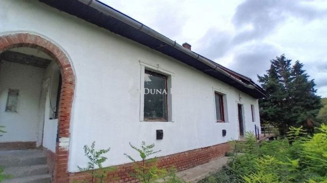 Eladó családi ház, Tinnyén 39.9 M Ft, 5 szobás