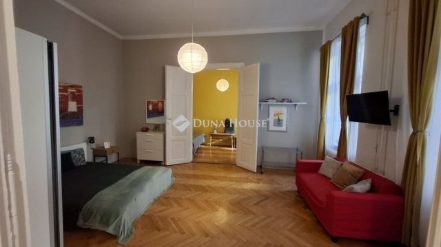 Eladó téglalakás, Budapesten, VI. kerületben 95 M Ft, 2 szobás