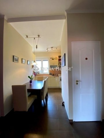 Eladó téglalakás, Pécsett 72.9 M Ft, 3 szobás