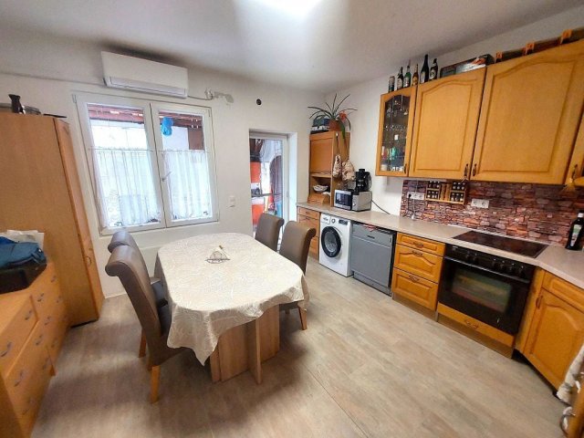 Eladó családi ház, Szentendrén 124.5 M Ft, 4 szobás