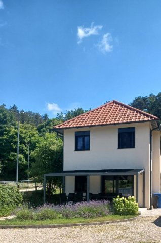 Eladó családi ház, Veszprémben 185 M Ft, 3+4 szobás
