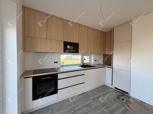 Eladó családi ház, Győrságon 79.9 M Ft, 4 szobás