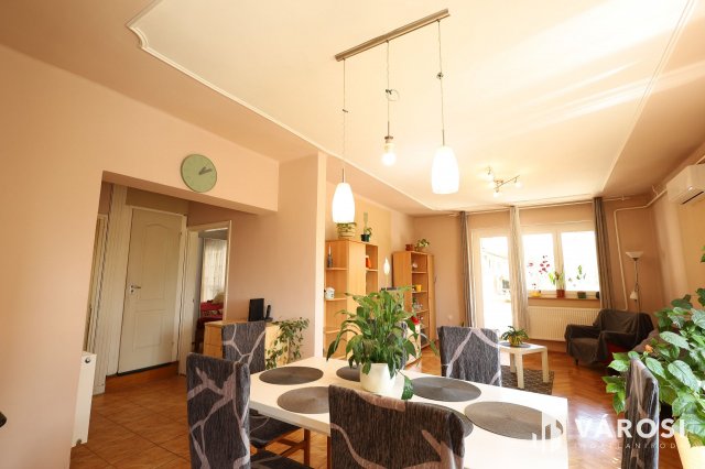 Eladó családi ház, Tamásiban 59.9 M Ft, 5 szobás