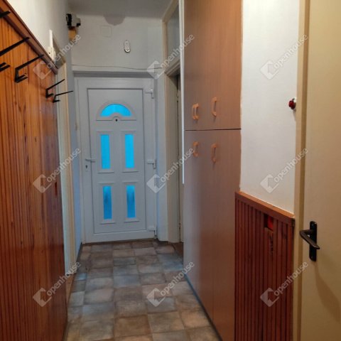 Eladó téglalakás, Celldömölkön 39.5 M Ft, 3 szobás