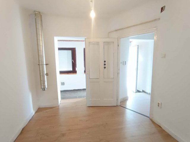 Eladó sorház, Pécsett, Kórház utcában 7.3 M Ft, 2 szobás