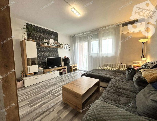 Eladó panellakás, Kecskeméten 49.9 M Ft, 3 szobás
