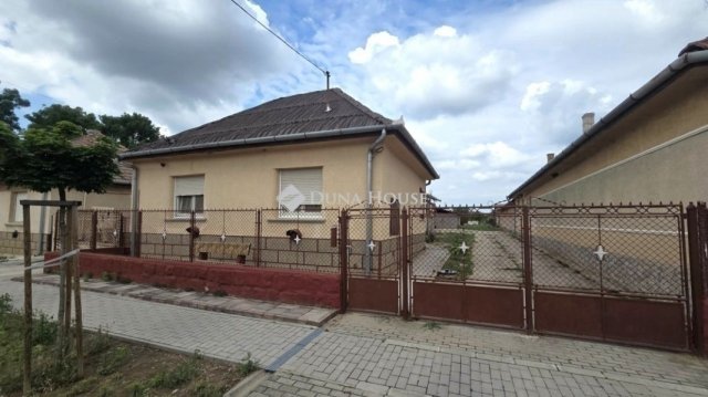 Eladó családi ház, Újhartyánon 64.9 M Ft, 5 szobás