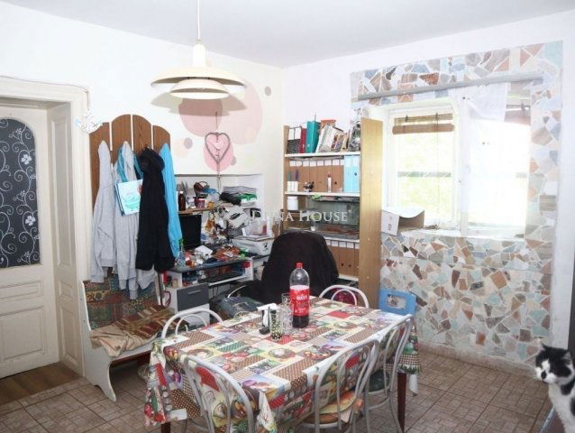 Eladó családi ház, Pécsett 50 M Ft, 5 szobás