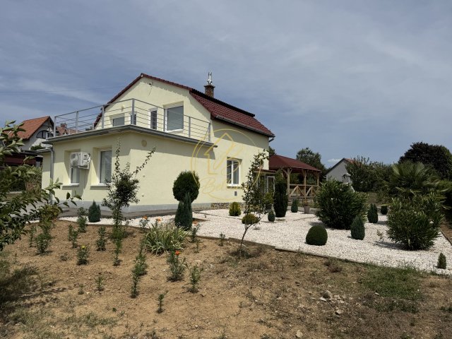 Eladó családi ház, Pécsett 99 M Ft, 3 szobás