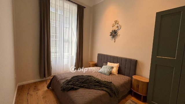 Eladó téglalakás, Budapesten, V. kerületben 200 M Ft, 2+2 szobás