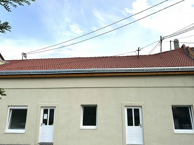 Kiadó iroda, Pécsett, Rácvárosi úton 125 E Ft / hó, 1 szobás