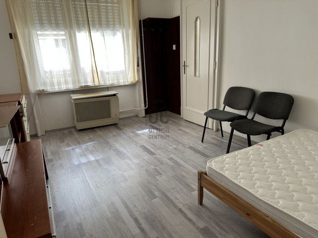 Kiadó téglalakás, albérlet, Szolnokon 100 E Ft / hó, 1 szobás
